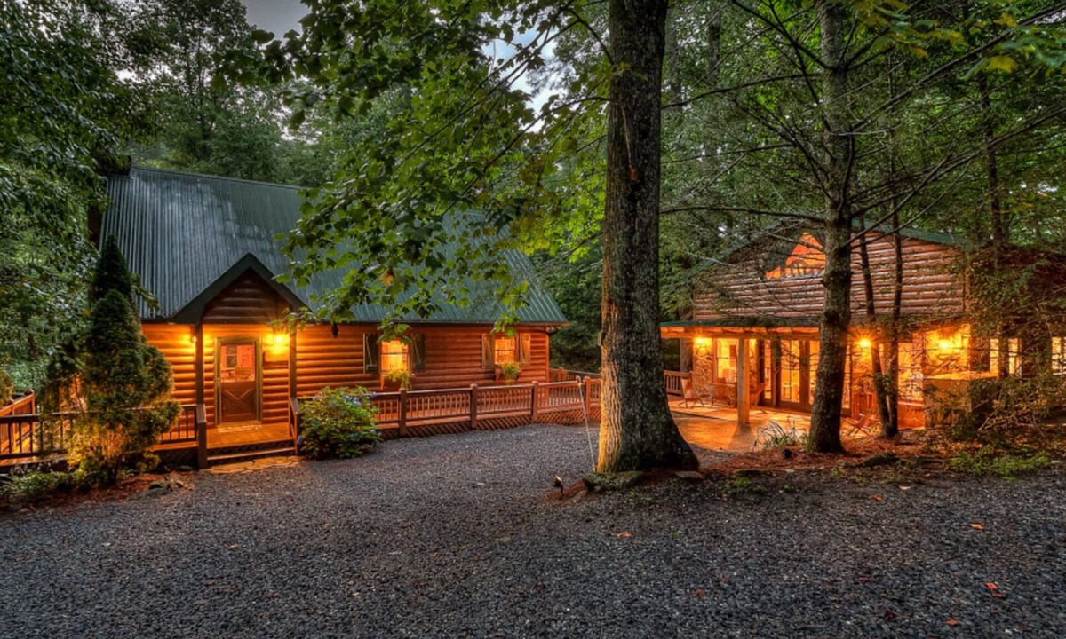 Cherry Log Cabin | Directly on Big Creek/Hot Tub/Game Room/Outdoor Living Space/Remote/True Cabin
