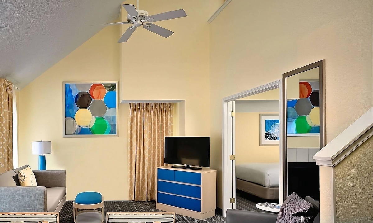 Chesterfield Hotel | Discover Attractions: Family Comfort, On-Site Amenities for a Memorable Stay