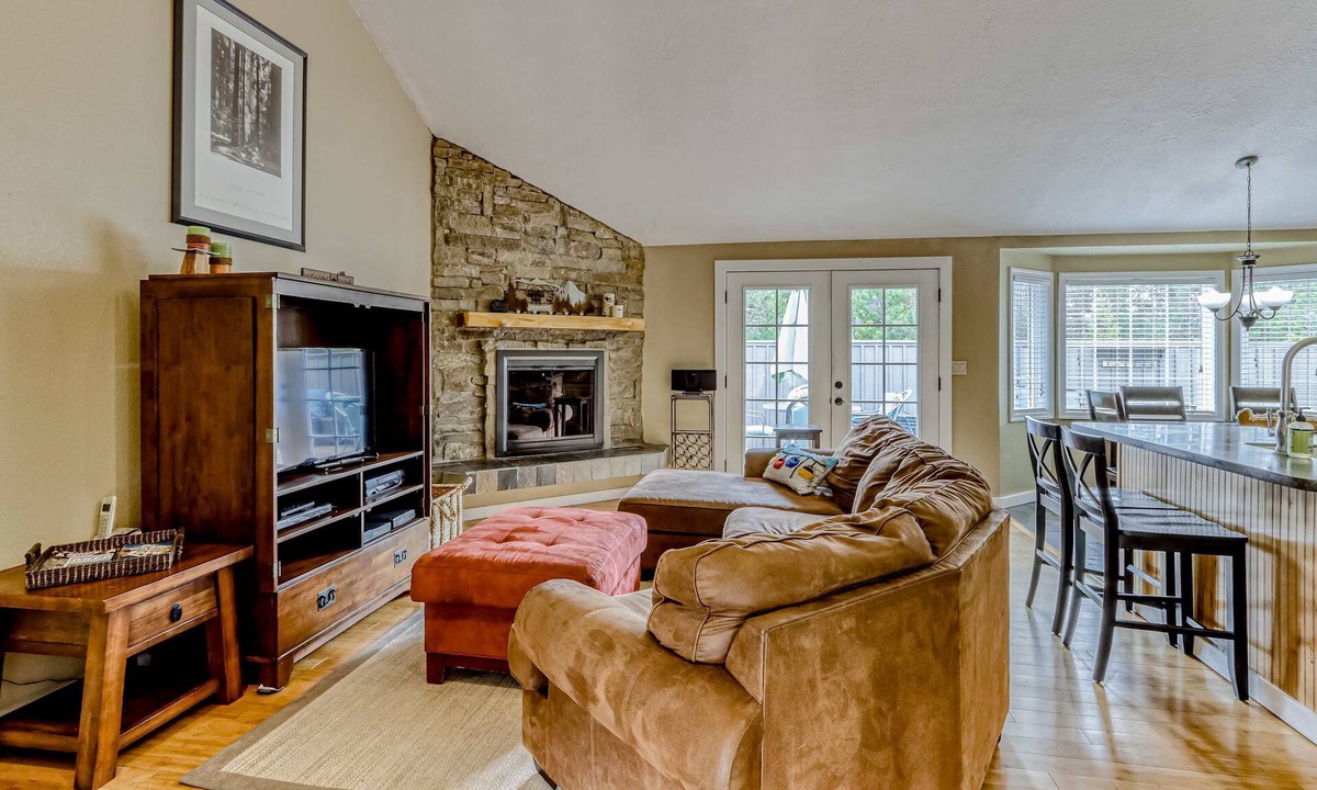 Deer Park House | Dog-friendly home with pool & hot tub access, fireplace, bikes, and WiFi