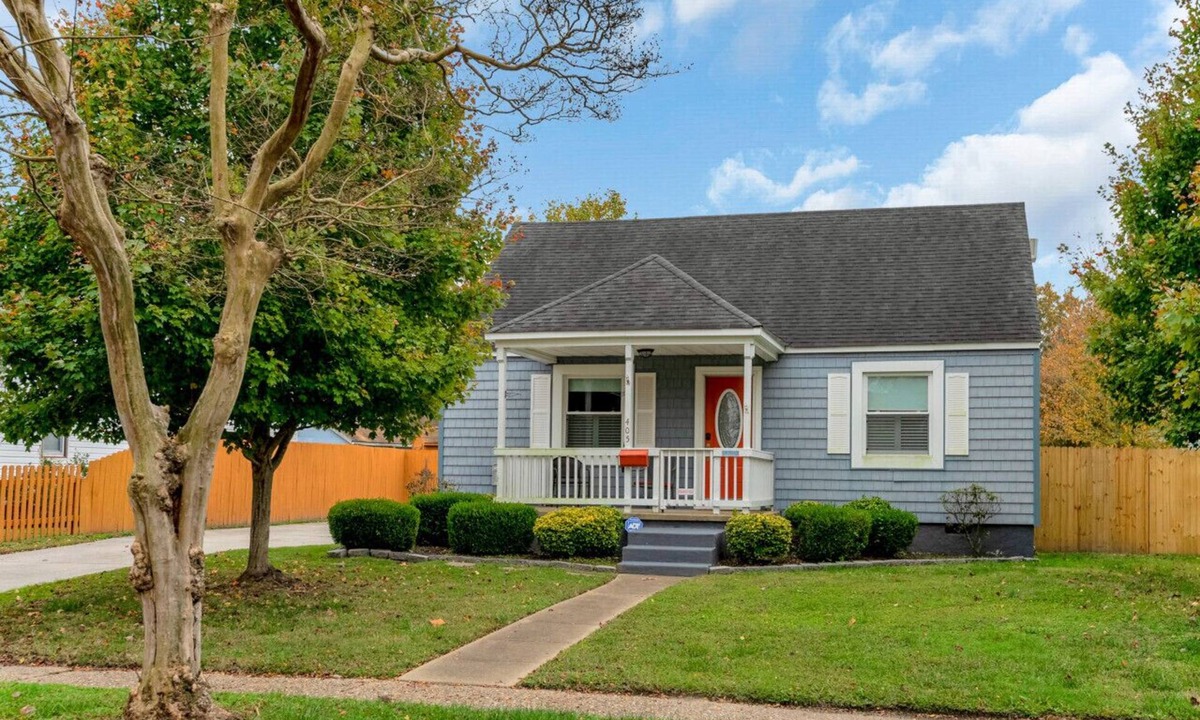 Norfolk House | Dog-Friendly Norfolk Cottage Near Ocean View Beach