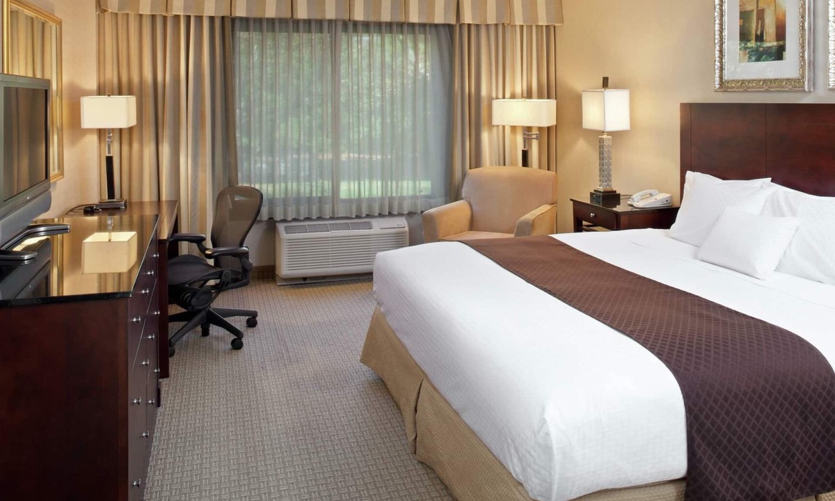 Charlotte Hotel | DoubleTree by Hilton Charlotte Airport