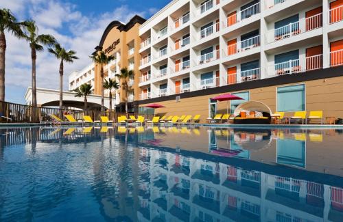San Jacinto Hotel | DoubleTree by Hilton Galveston Beach