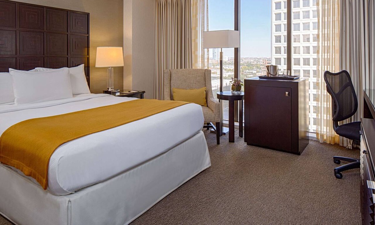 Greenway Plaza-Upper Kirby Hotel | DoubleTree by Hilton Hotel Houston - Greenway Plaza