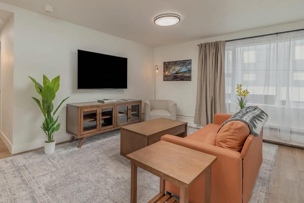 Downtown Anchorage Apartment | Downtown 1 Bedroom Flat with Views