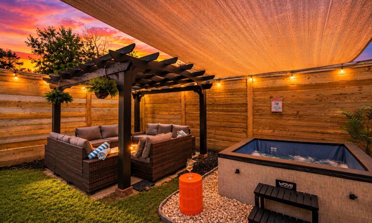 Greater Third Ward House | Downtown | Hot Tub, Fire Pit, Games & Movies