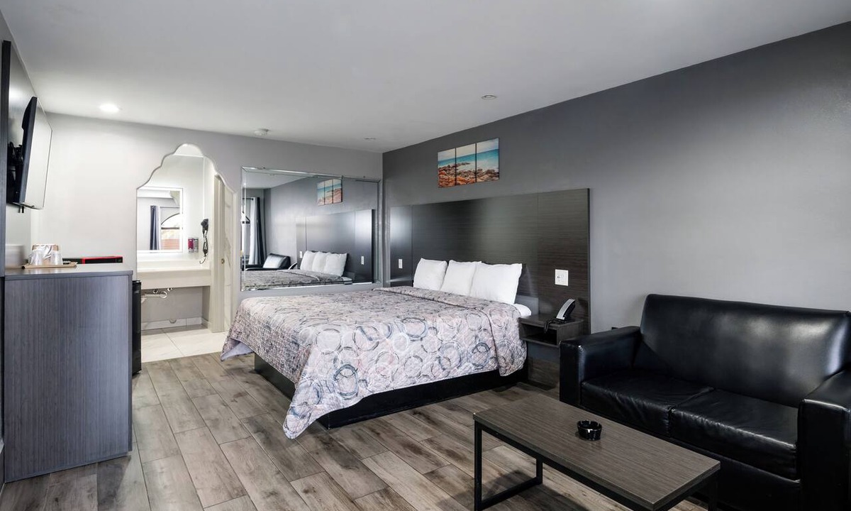 Midtown Hotel | Downtowner Inns - Houston Downtown