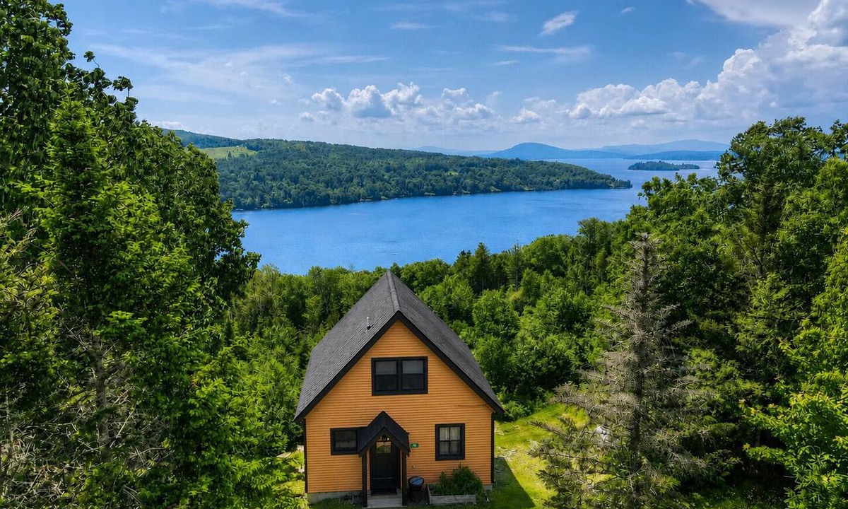 Rangeley House | 🐾Eagles Ledge | Cozy chalet w/incredible views, access to Rangeley Lake & 15 mins to Saddleback!