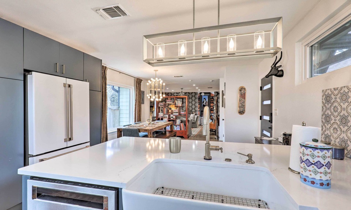 Hyde Park Cottage | Eclectic Austin Bungalow: Central Location!