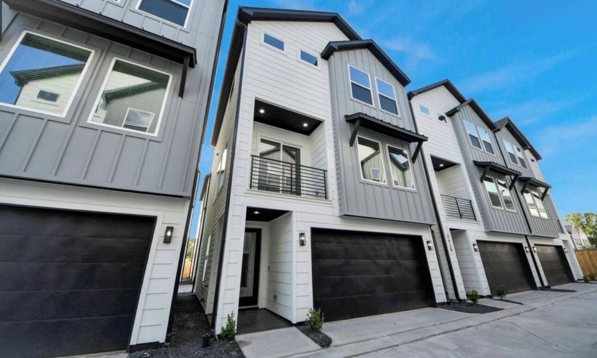Spring Branch East House | Elysian Estates Modern Townhome 2BR