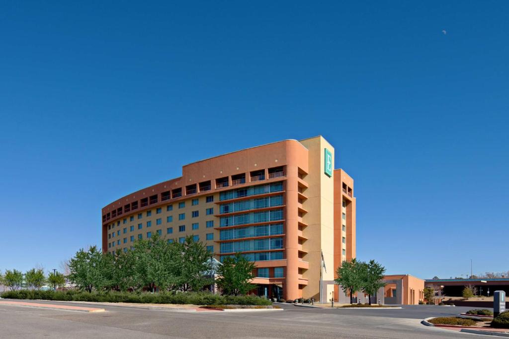 Albuquerque Hotel | Embassy Suites by Hilton Albuquerque