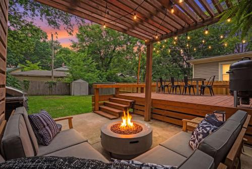 South Kansas City House | Entertainer - Brookside Walkable Firepit