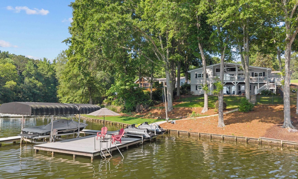 Buckhead House | Entire Lake Front Home w 4 Kings, Kayaks, & More