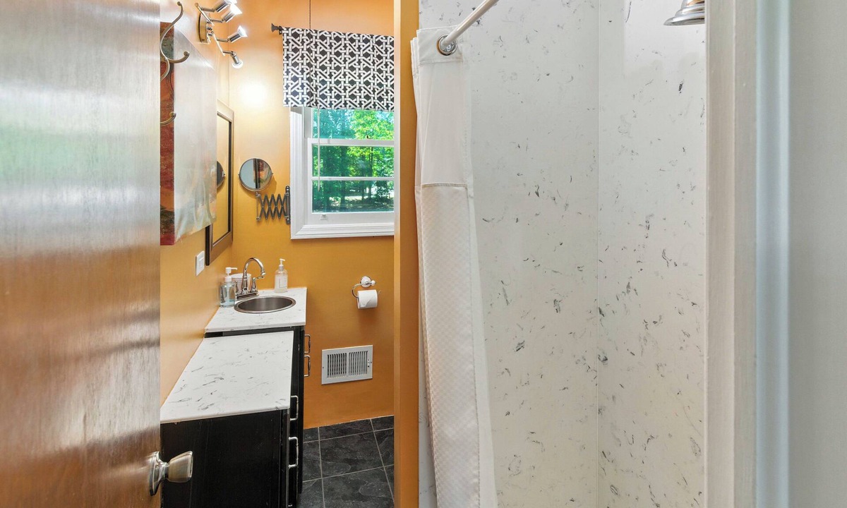 Travelers Rest House | Explore the Trail, then Recover! 3BR Downtown TR Home includes a Free Massage