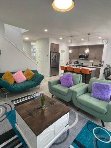 Southwest Calgary House | Exquisite 4BR & 3 Baths 2000sqft Home