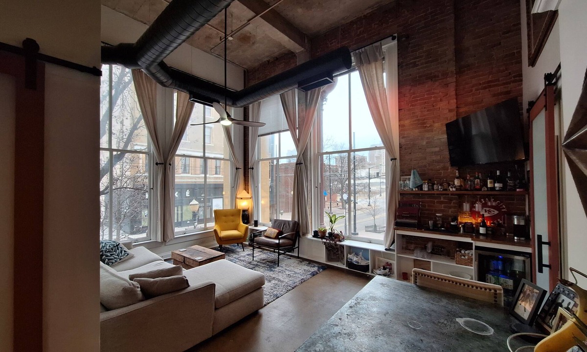River Market Condo | Fabulous 2-bedroom condo with AC in Kansas City