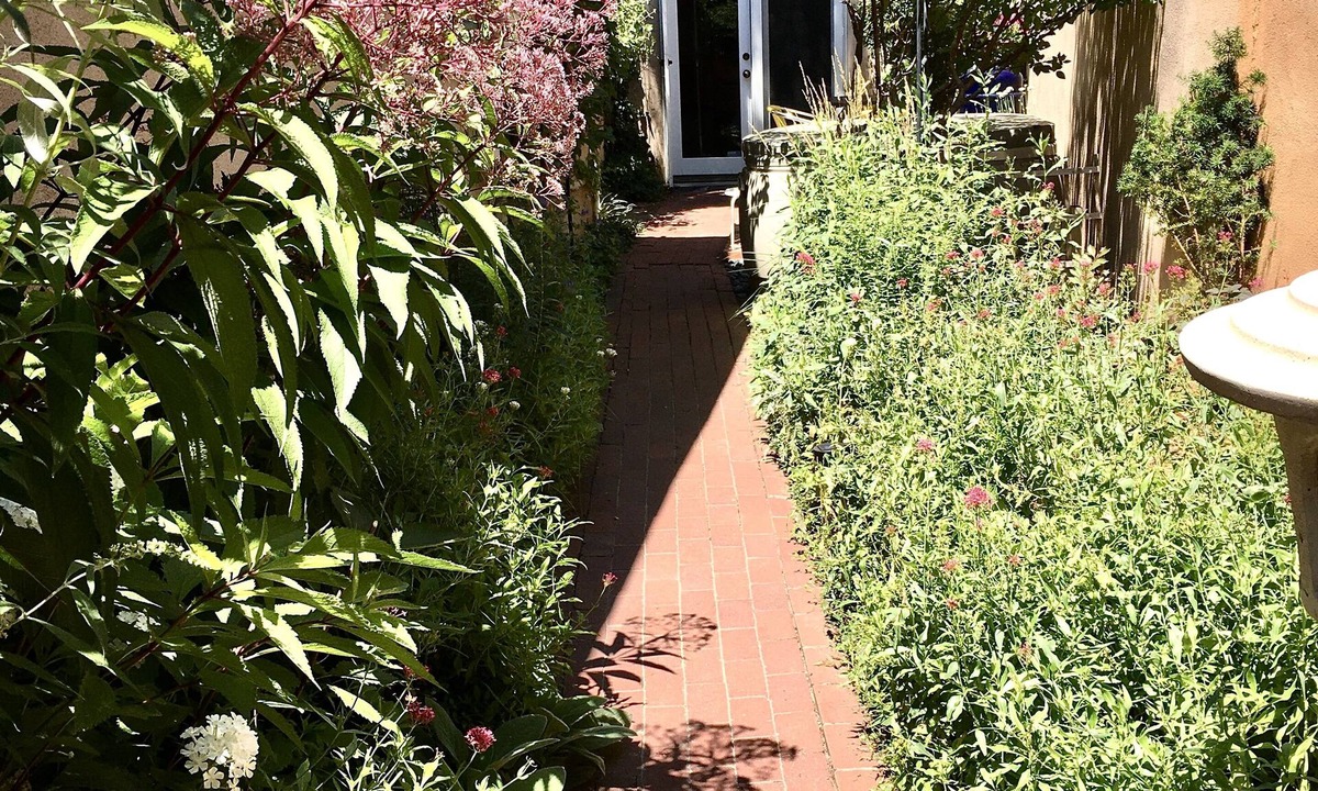 Downtown Santa Fe House | Fabulous Downtown Guesthouse in Historic District, Hot tub! Perfect Location!