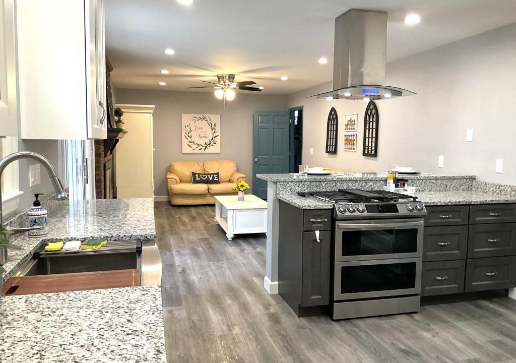 Taylors House | Family-Friendly 4 bedroom home with game room.