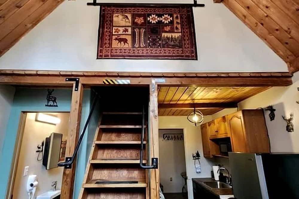 Bear Creek Cabin | Fantastic Cabin Next to Wonderful Hiking Trails in Seward, Alaska