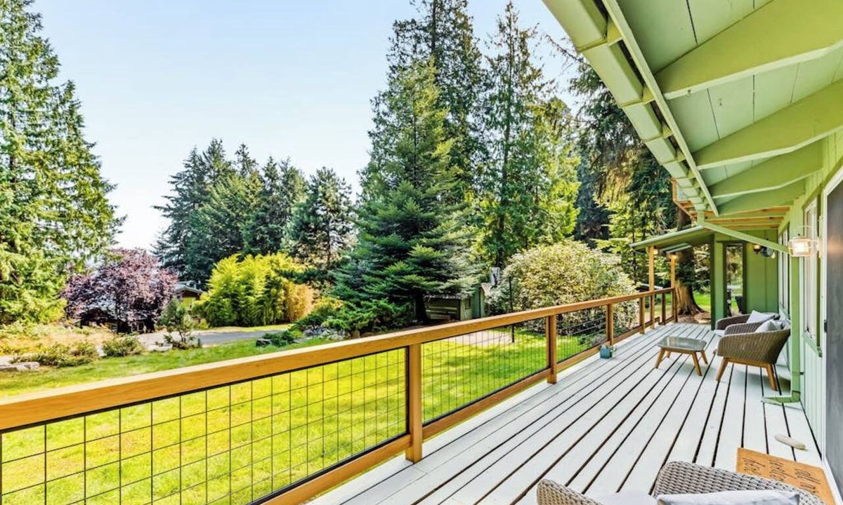 Olga House | Fantastic Waterfront Retreat in Eastsound with Expansive Deck and Stylish Interior - Dog Friendly