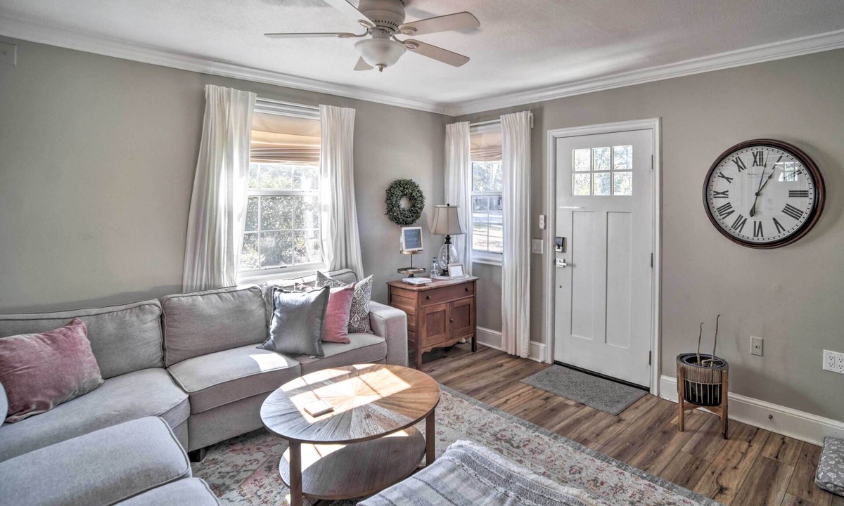 Port Royal Cottage | Fire Pit + Yard: Charming Port Royal Home!