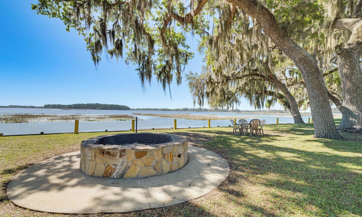 Hernando Cabin | Fish & Float Lakeside! Hernando Cabin