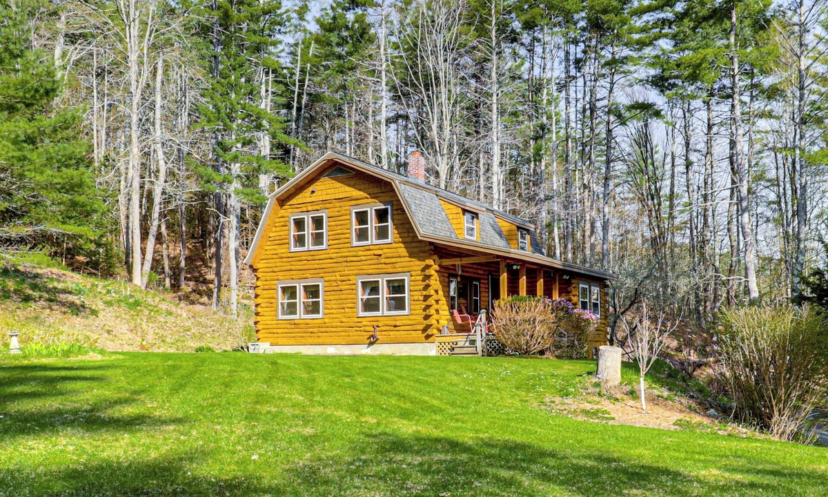 Plainfield Cabin | Forest Hideaway in Plainfield: Hike, Paddle & Ski