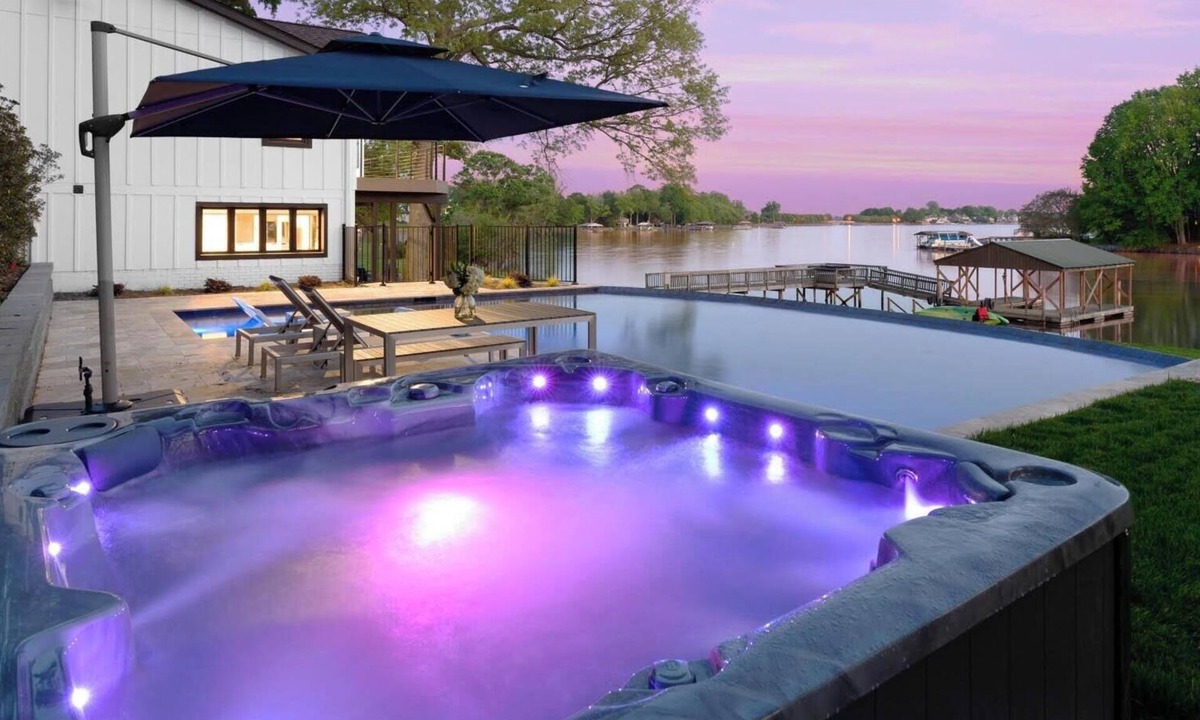 Westport House | Fox Run w/Heated Pool & Optional Boat Rental