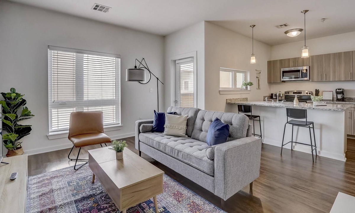 River Market Apartment | Frontdesk | 1 BR Apt close to the Kansas City Zoo