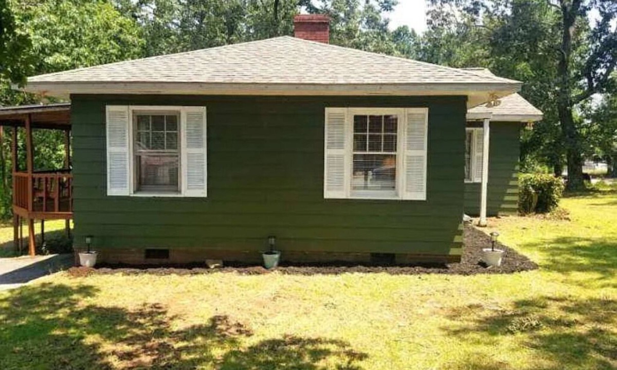 Spartanburg House | Fully Furnished 3BD/1BA in the Heart of Spartanburg Flexible Terms Option to Buy