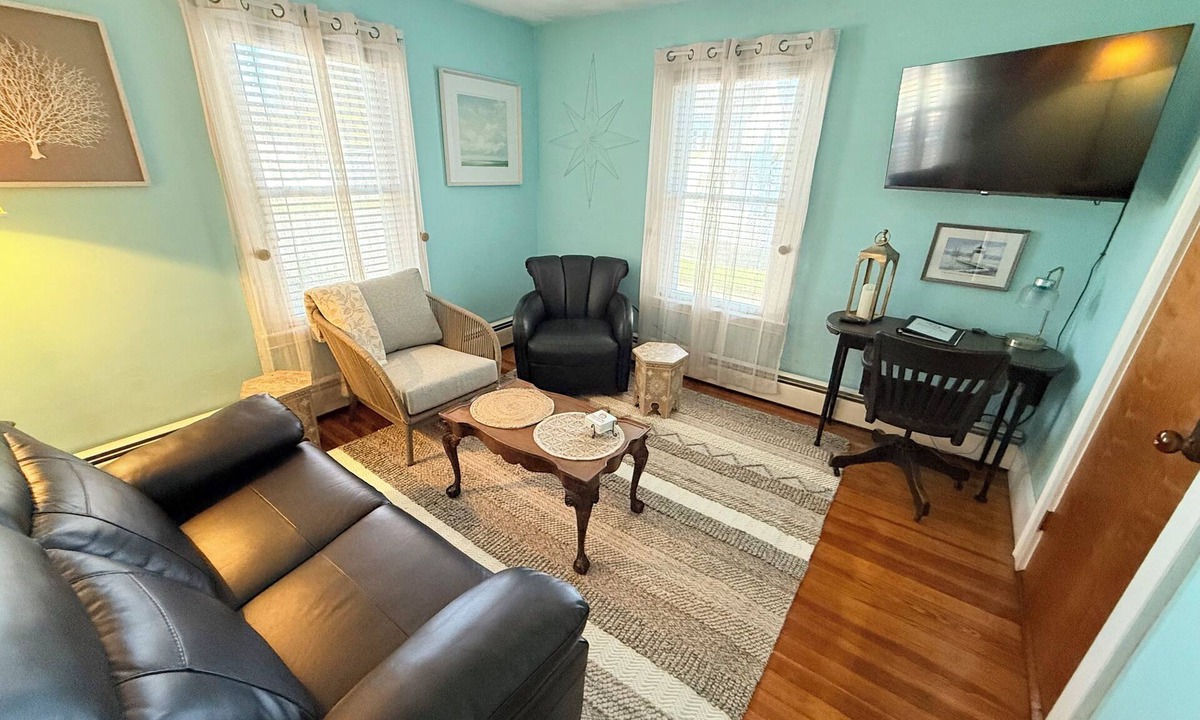 Salem Apartment | Gallows Hill Guest House, Charming 2BR Apartment on Gallows Hill in Salem, MA