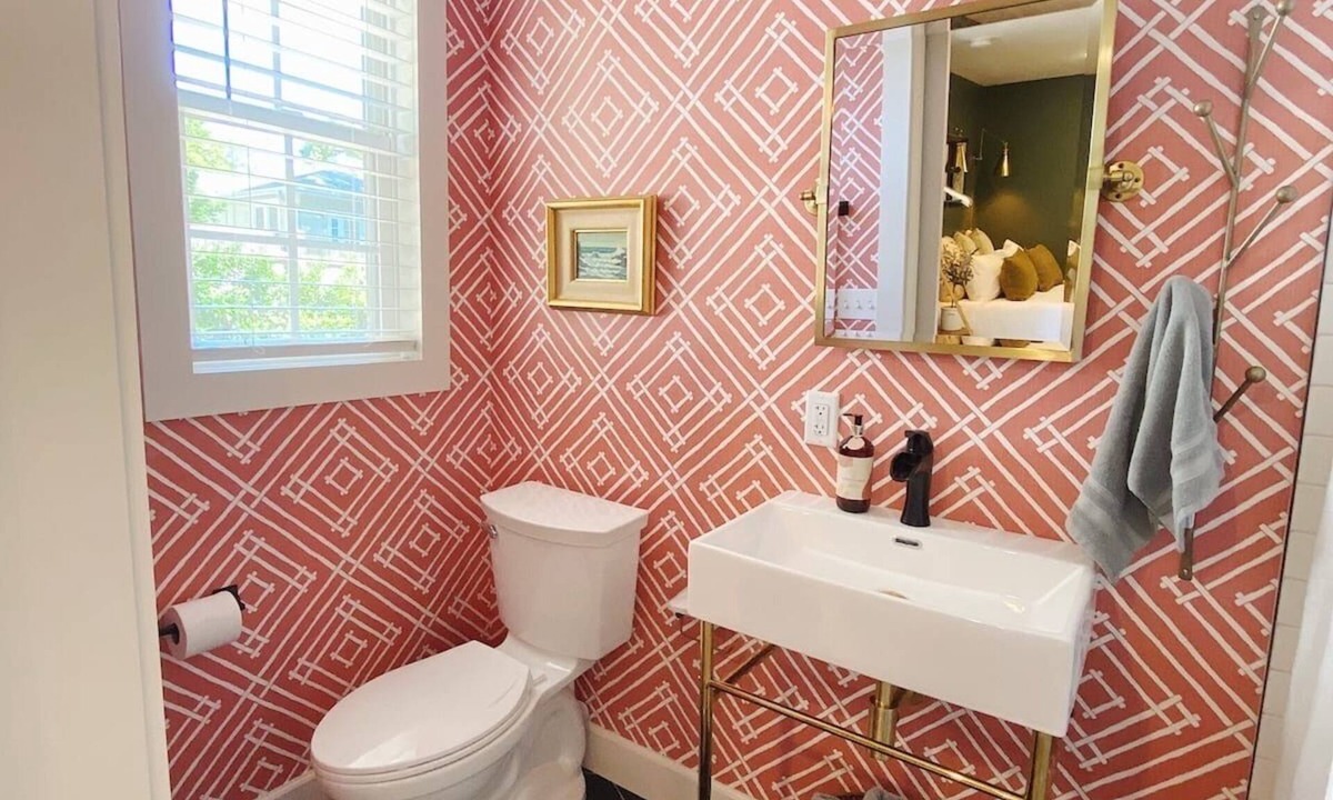 Greenville Apartment | Garden Cottage Retreat ~ 2 miles to Downtown Greenville!