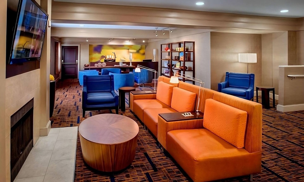 Danvers House | Gloucester Whale Watch tour! 2 Family-friendly Units w/Starbucks & Free Parking