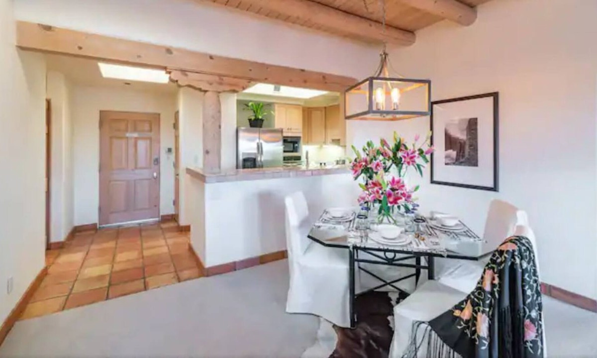 Santa Fe Condo | Golf-swim-tennis-5min2Plaza-hottub-pool-amenities+