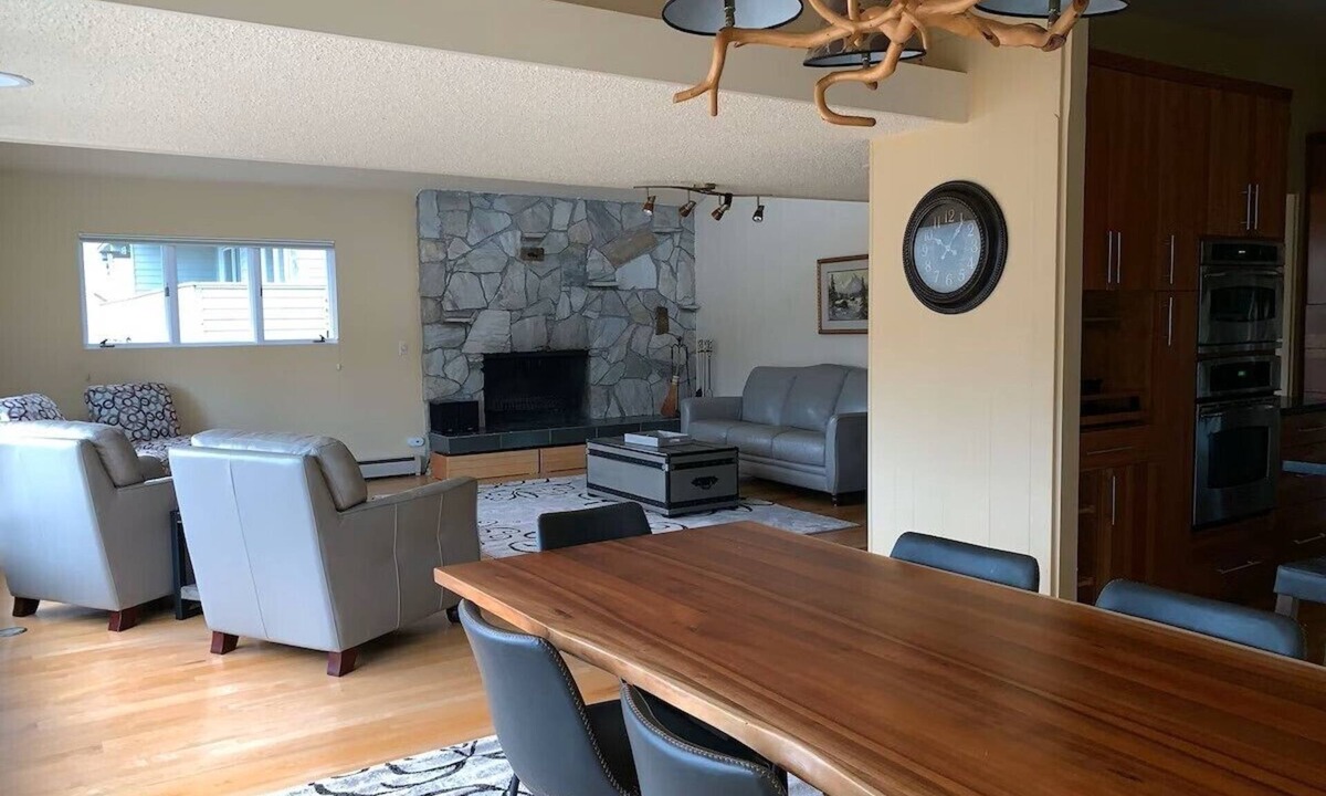 South Addition Apartment | Gorgeous home w/Sauna downtown Anchorage. Walk to dine, coffee & attractions