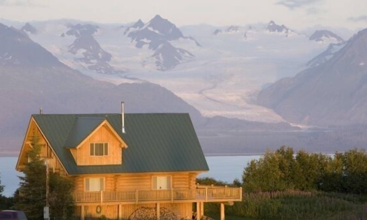 Homer House | Gorgeous Log Home - Stunning Views, Hot Tub, Fire Pit, Infrared Sauna, & Trail