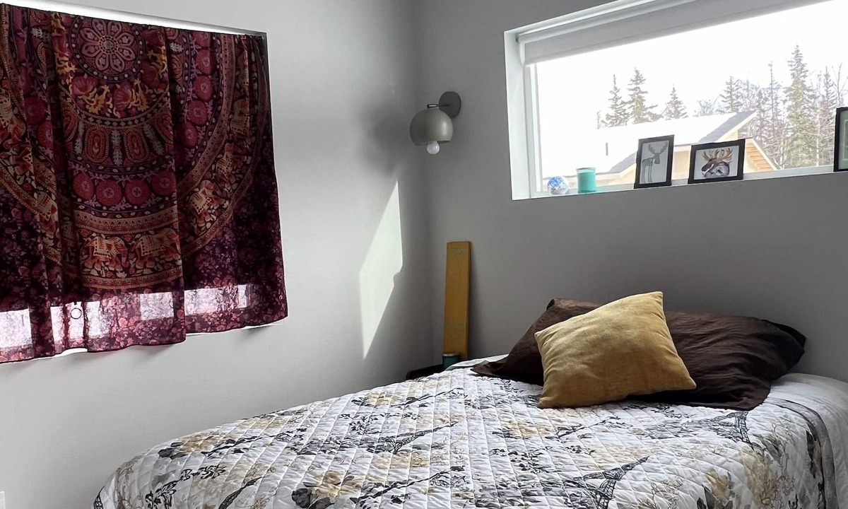 Butte Cabin | Gorgeous Tiny home with stunning views. Access to Alaskas most renowned hiking