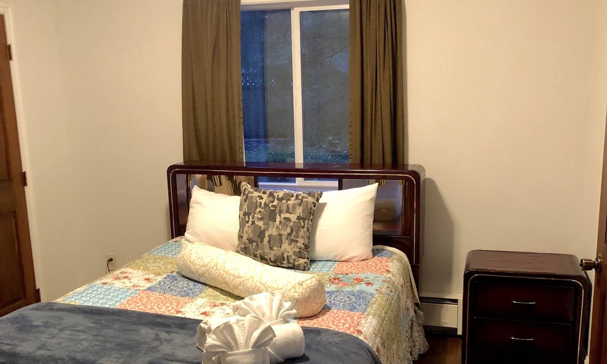 Mendenhaven Apartment | Grandma's Suite - Convenient Valley Location, Offering 10% OFF ON TOURS!