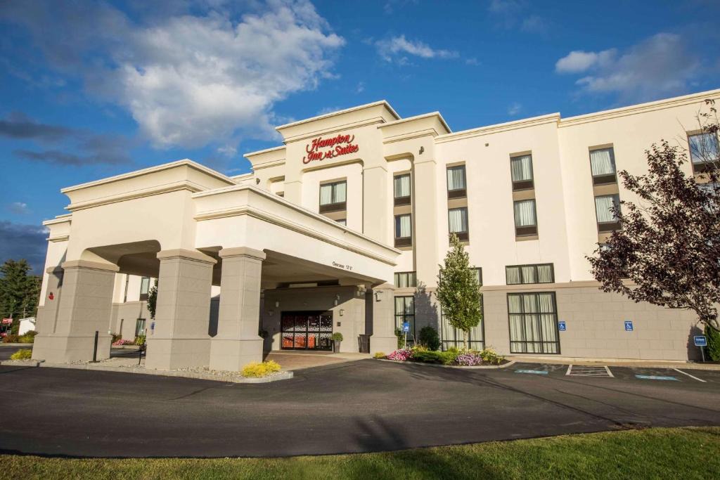 Lochmere Hotel | Hampton Inn & Suites Tilton