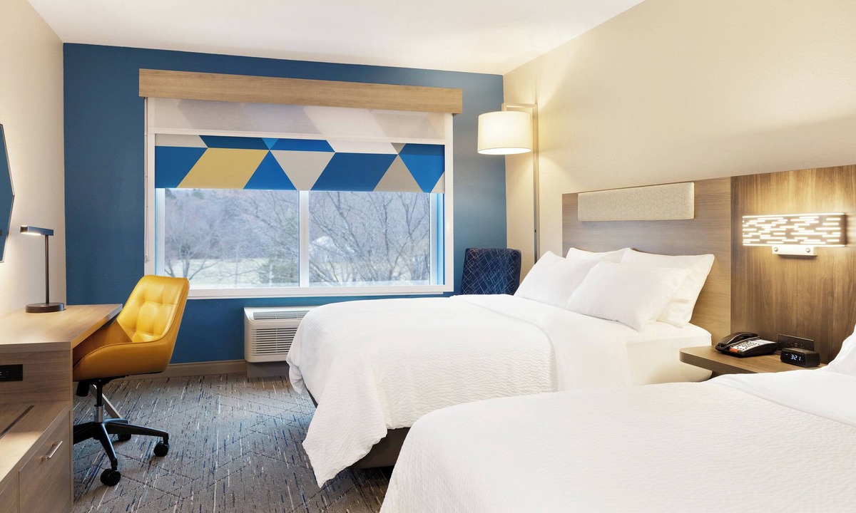 Paw Creek Hotel | Holiday Inn Express & Suites Charlotte North by IHG