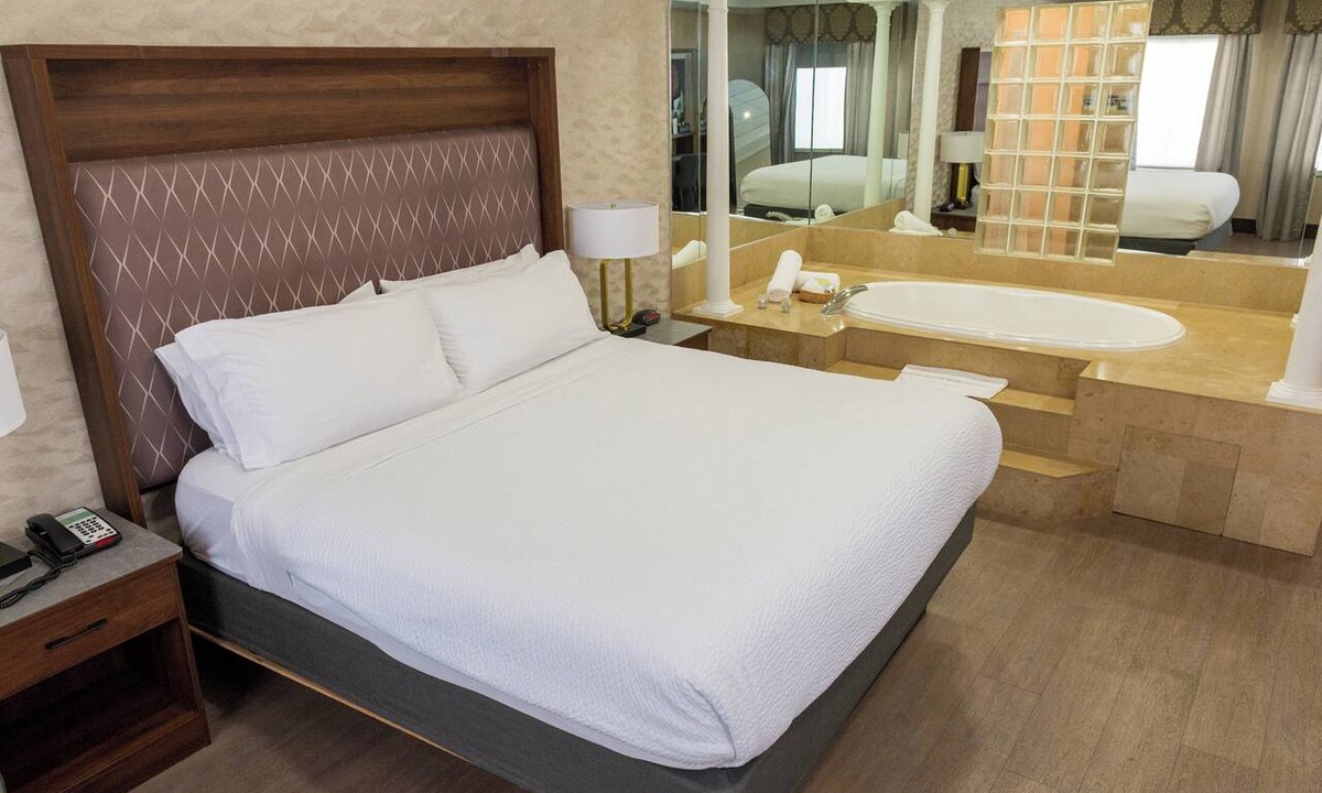Plainview Hotel | Holiday Inn Plainview-Long Island by IHG