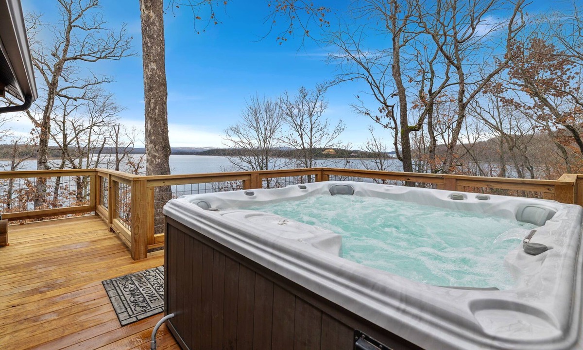 Rogers House | Horizon Hideaway-ON Beaver Lake-Hot Tub-Sunroom