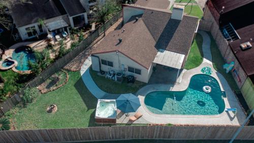 Clodine House | HoustonGem Private Pool & Hot Tub 20 Min to DT