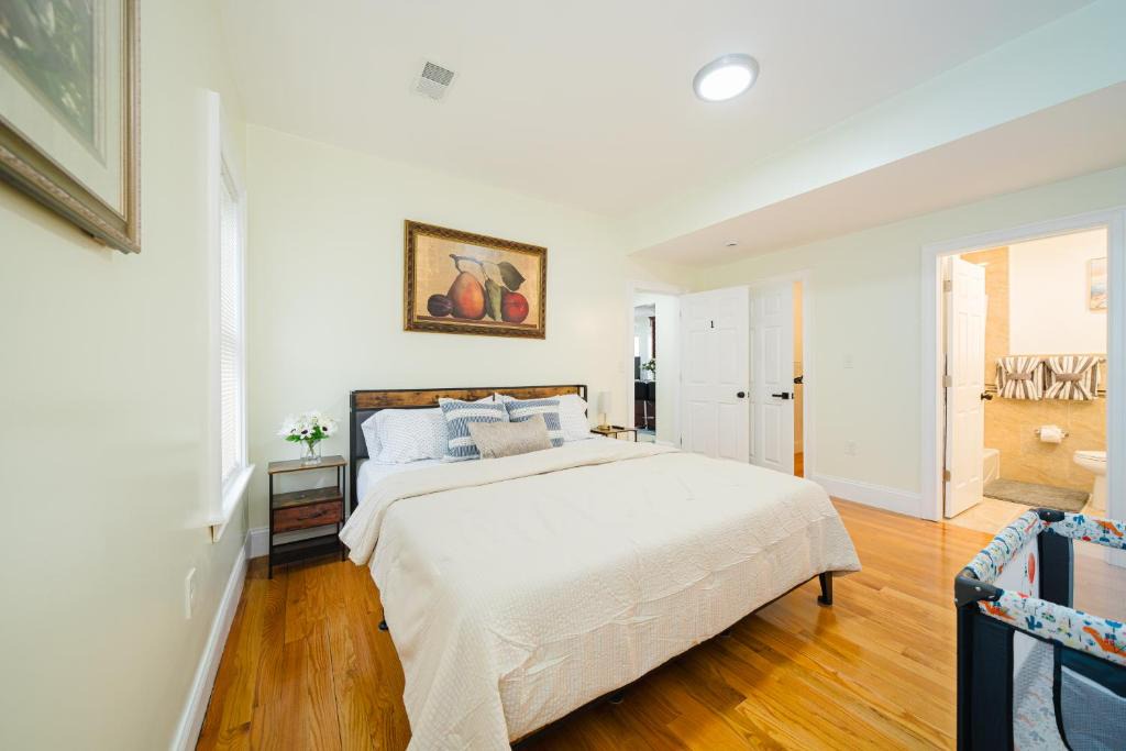 Dorchester Apartment | Inviting 4BR Boston Apt - Kid Friendly - Near I-95 & Free Parking 90-2
