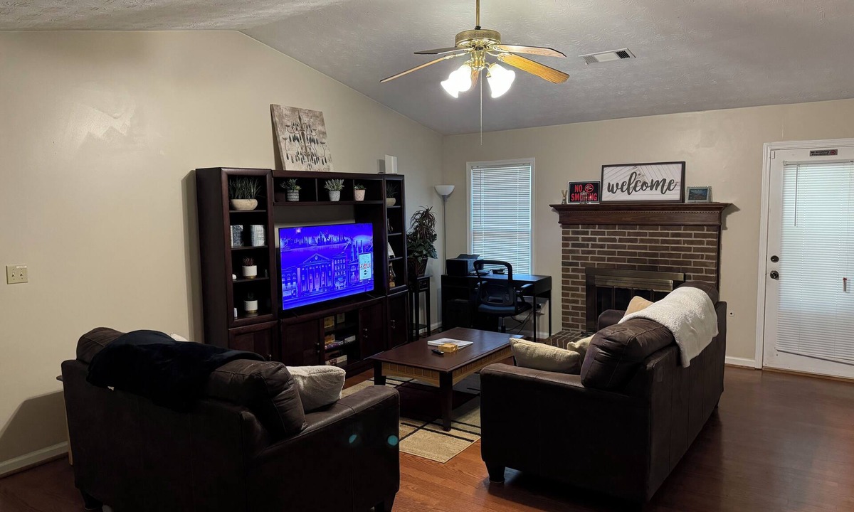 Conyers House | JoyHaven 3-bedroom house in soothing Conyers with cool AC breeze