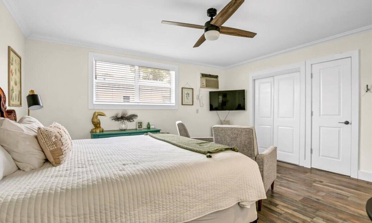 Safety Harbor Hotel | King Studio Retreat: With Free Wifi and Laundry