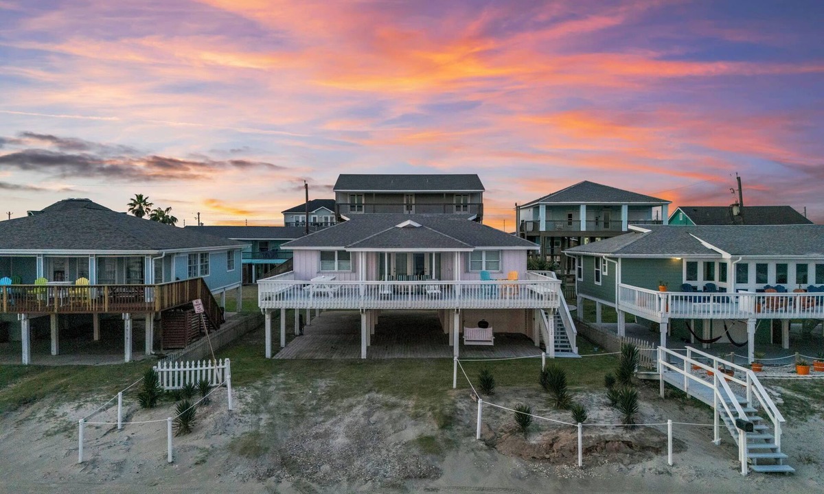 Bermuda Beach House | Laid-Back Beachfront Bungalow