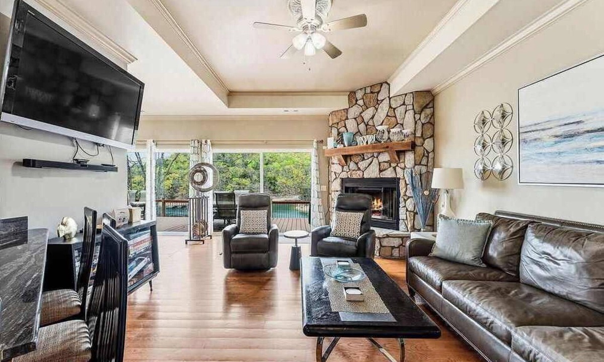 Eureka Springs House | Lake Front, Lake Access, Fire Pit, Pet Friendly