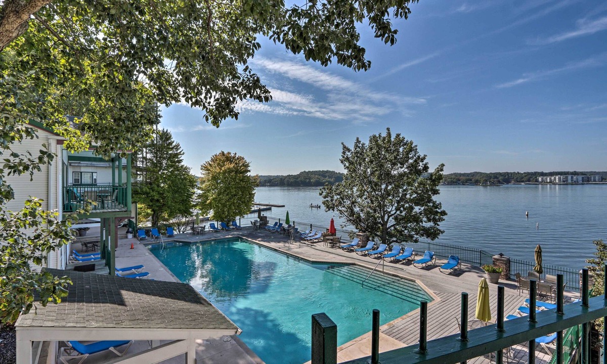Lakeland Apartment | Lake-view Pool + Boat Slip! Ozarks Condo