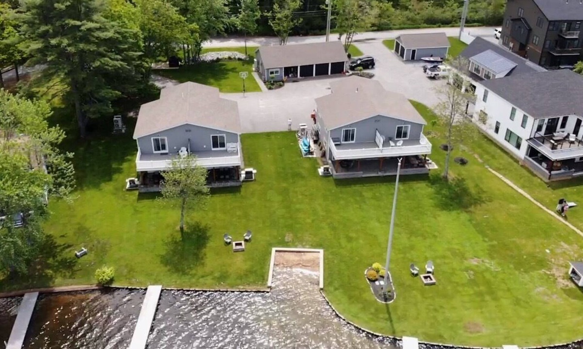 Lochmere House | Lakefront 3-bedroom Duplex on Lake Winnisquam, docks, Beach, WiFi, AC. B2B