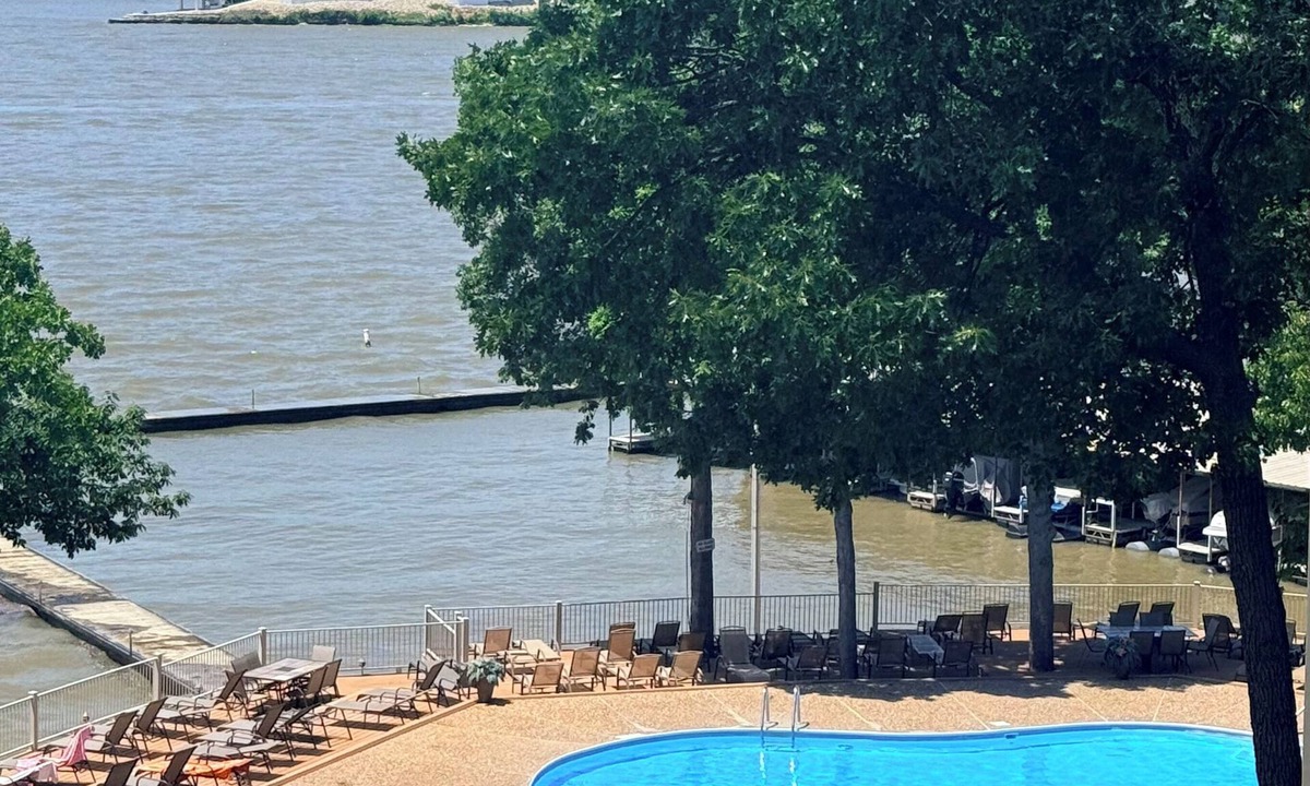 Lake of the Ozarks Condo | Lakefront Condo Balcony & Pool Near Margaritaville, Redheads Grill, Shorty Pants